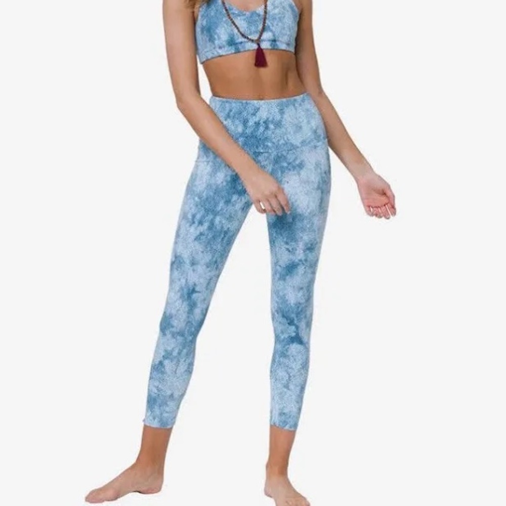Blue Onzie Water Patterned Sustainable Workout Leggings